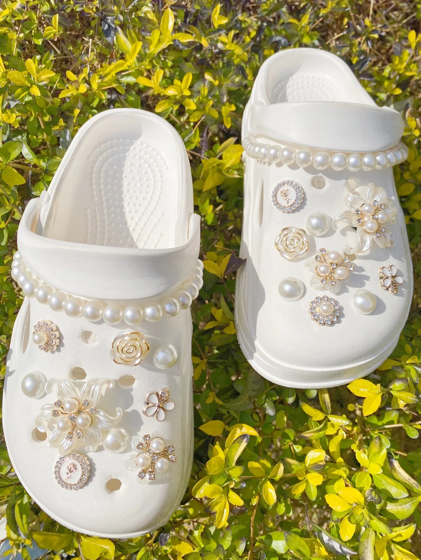 20 white Camellias, pearl chain detachable shoe accessories