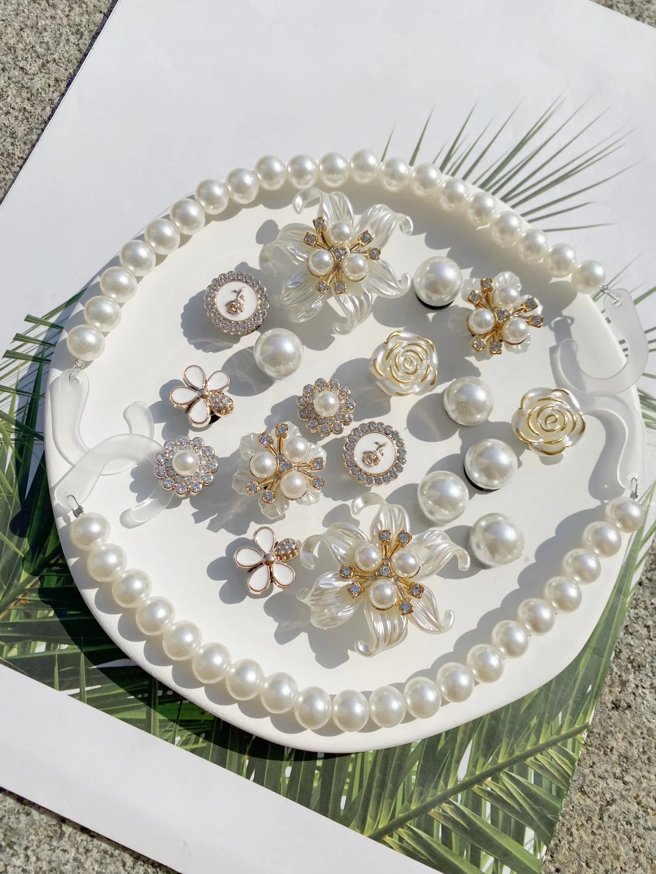 20 white Camellias, pearl chain detachable shoe accessories